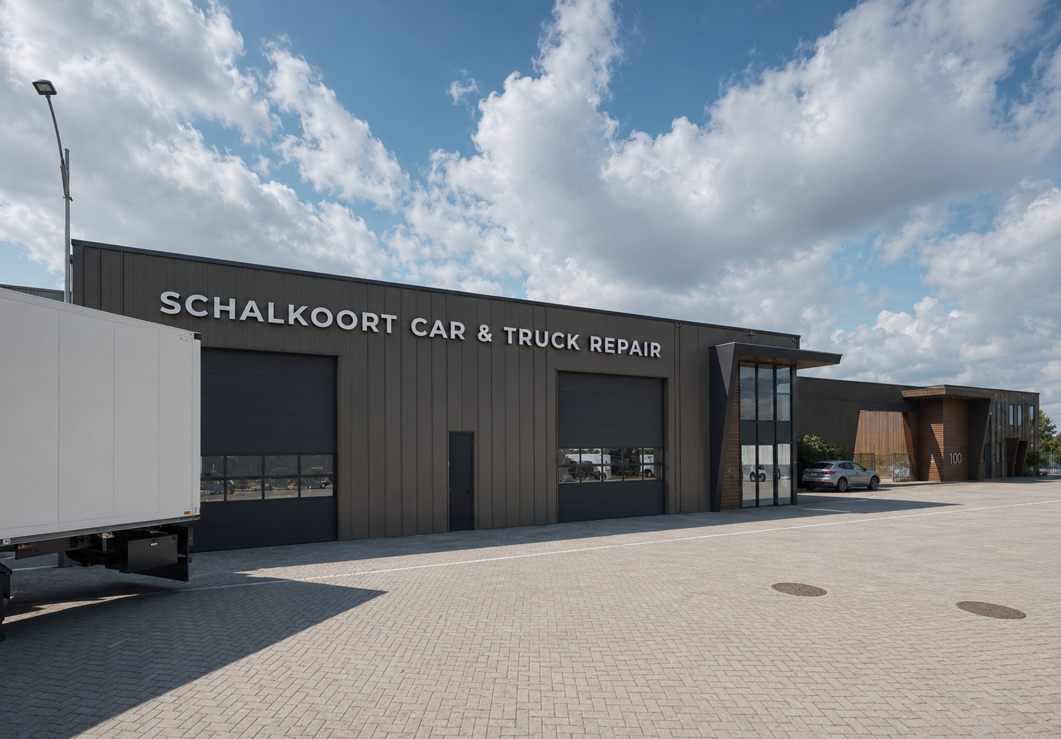 Het nieuwe bedrijfspand van Schalkoort Car & Truck Repair, specialist in schadeherstel en spuitwerk voor auto's, bedrijfswagens en trucks.